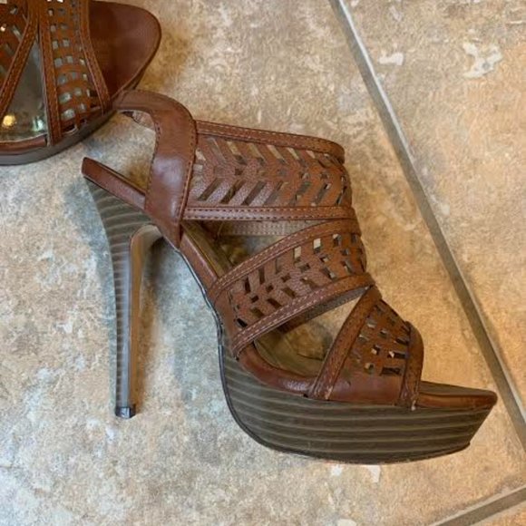 Brown Heels with Cutout Detail - Picture 2 of 4